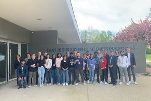 Des doctorant(e)s du programmes QUSTEC devant le CESQ