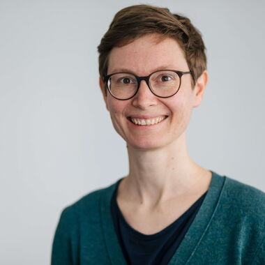 Sarah Nieber, Kommunikation